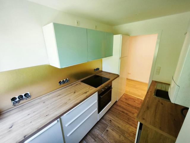 Frisch renovierte 3 Zimmer Wohnung mit Balkon & Einbauküche