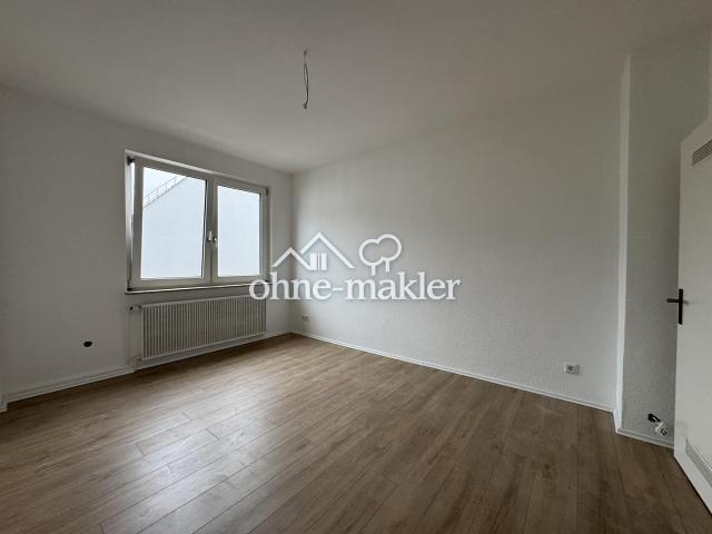 Frisch renovierte 3 Zimmer Wohnung mit Balkon, frei ab sofort