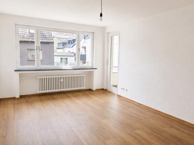 Frisch renovierte 3 Zimmer Wohnung mit Balkon in Beeck