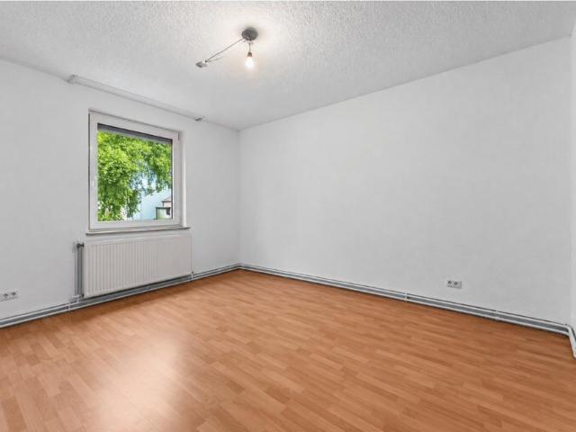 Frisch renovierte 3 Zimmer Wohnung mit Balkon in Bremen Lindenhof