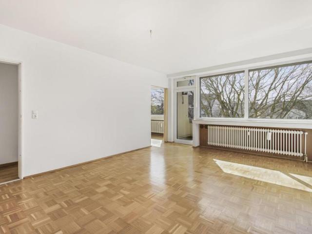 frisch renovierte 3 Zimmer Wohnung mit Balkon in zentraler Lage