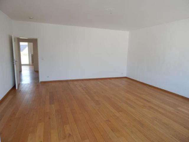 Frisch renovierte 3 Zimmer Wohnung mit Balkon, Loggia & saniertem Bad im gepflegten Zweifamilienhaus