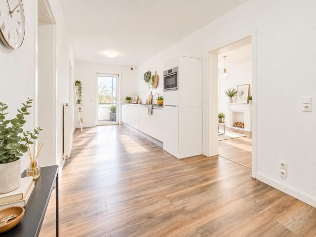 Frisch renovierte 3 Zimmer Wohnung mit Balkon, Tageslichtbad und Gäste WC in Altenstadt