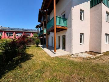 Frisch renovierte 3 Zimmer Wohnung mit Garten, Parkplatz und barrierefreiem Zugang in Neuzeug