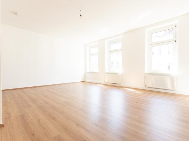 Frisch renovierte 3 Zimmer Wohnung mit großem Wohnzimmer