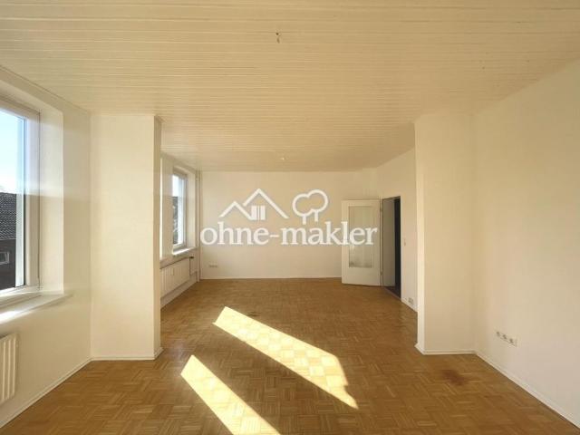 Frisch renovierte 3 Zimmer Wohnung mit neuem Bad, Einbauküche und Stellplatz