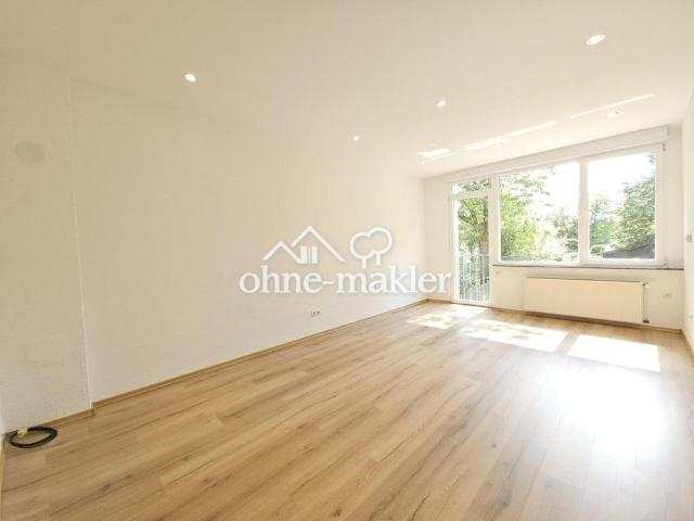 Frisch renovierte 3 Zimmer Wohnung mit neuem Laminatboden in ruhiger & zentraler Lage