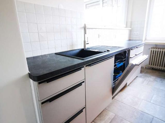 Frisch renovierte 3 Zimmer Wohnung mit neuer EBK, neuem Duschbad & Loggia in Augsburg Herrenbach