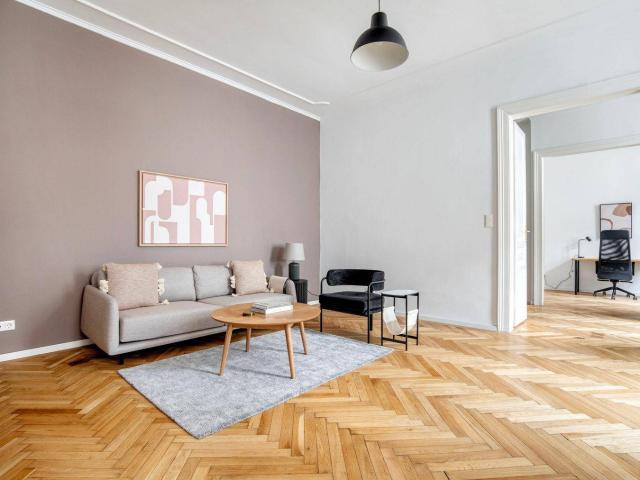 Frisch renovierte 3 Zimmer Wohnung im 9. Bezirk mit Aufzug. Viele Tramvai Linien in der Nähe VIE370