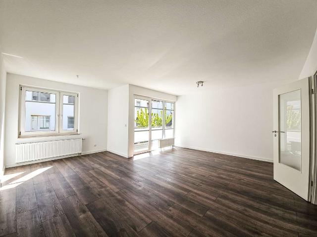 Frisch renovierte 3 Zimmer Wohnung 79 m² mit Balkon und Stellplatz