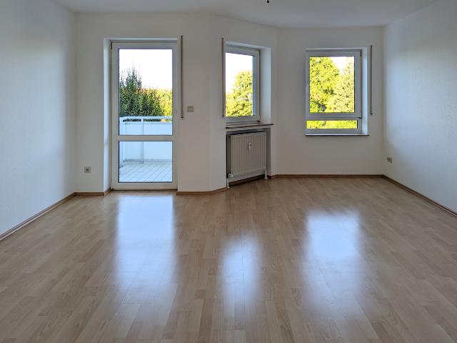 Frisch renovierte 3 Zimmer Wohnung 80m² mit TG Stellplatz in schöner Lage Weißenhorns!