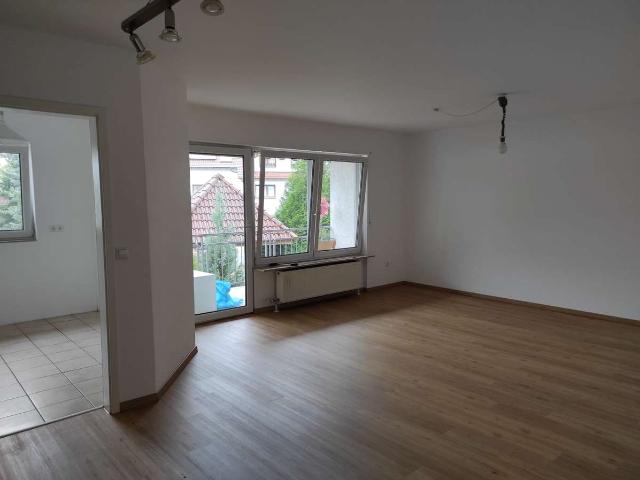 Frisch renovierte 3 Zimmer Wohnung 80qm mit Sonnenbalkon & Tiefgarage