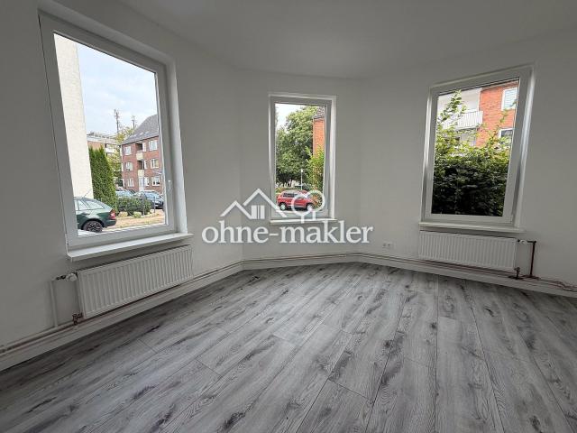 Frisch renovierte 3 Zimmer Altbauwohnung mit Erker und neuer Einbauküche in Kiel Wellingdorf