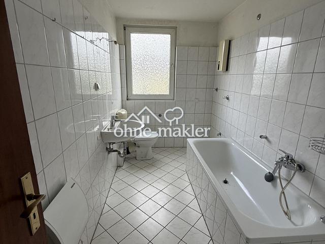 Frisch renovierte 3 Zimmer Dachgeschosswohnung mit Tageslichtbad & Gästebad in Essen