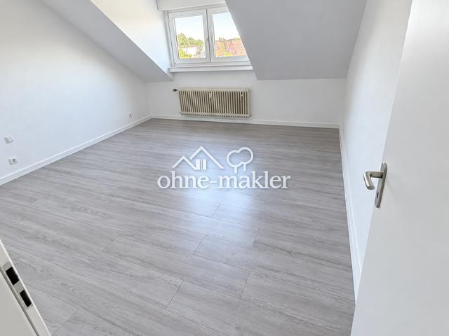 Frisch renovierte 3 Zimmer Dachgeschosswohnung mit Garage