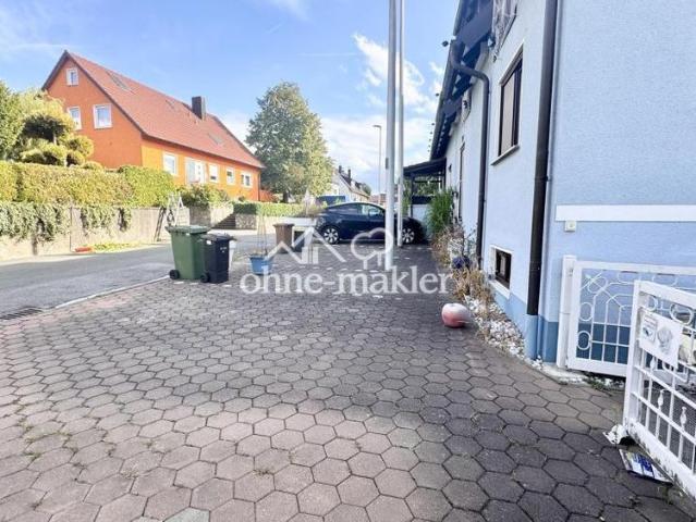Frisch renovierte 3 Zimmer Dachgeschosswohnung im Zweifamilienhaus mit Kaminanschluss