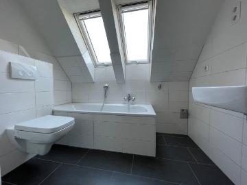 FRISCH renovierte 3 Zimmer Dachgeschosswohnung in wunscherschöner Siedlung