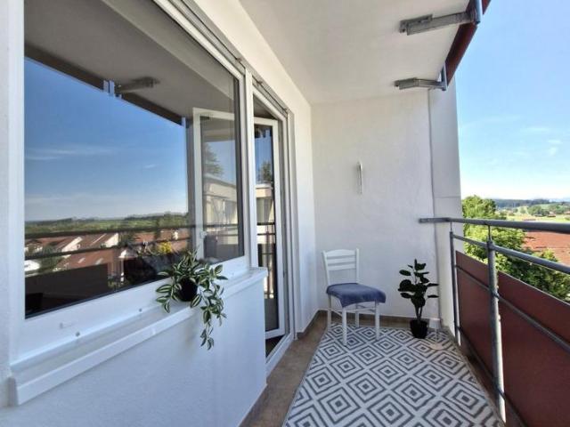 FRISCH RENOVIERTE 3 ZIMMER ETW MIT NEUER EBK UND GARAGE