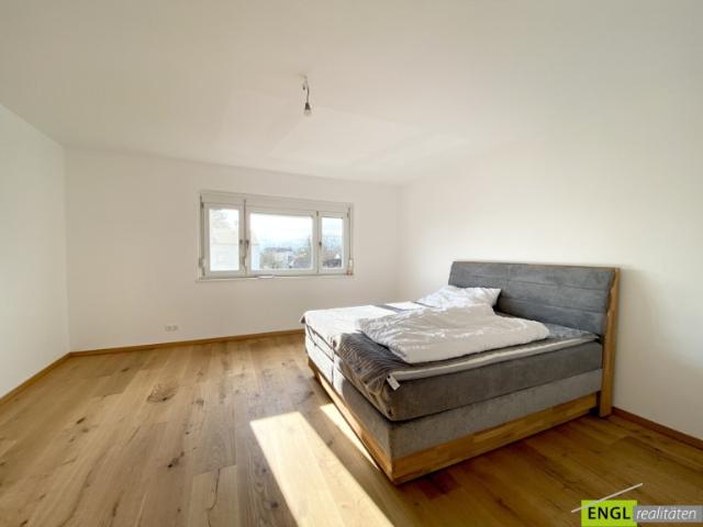 NUR NOCH KURZE ZEIT GRUNDBUCHEINTRAGUNGSGEBÜHR SPAREN Hochwertig renovierte 3 Zimmerwohnung im modernen Design inclusive KFZ Stellplatz und attraktivem Gemeinschaftsgarten