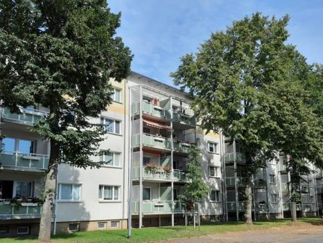 frisch renovierte 3 Zimmerwohnung Möllner Straße 23 3. OG rechts 20.122.024