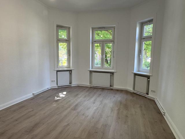 Frisch renovierte vier Zimmer Altbauwohnung