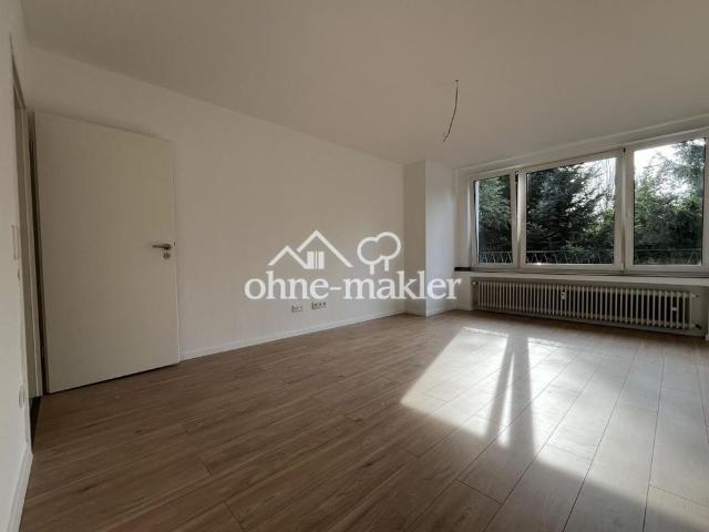 Frisch renovierte Wohnung mit 2,5 Zimmern, Balkon und Küche