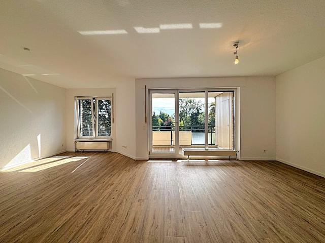 frisch renovierte Zwei Zimmer Wohnung