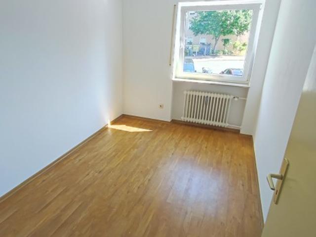 Frisch renovierte, bezugsfreie 3,5 Zimmer Wohnung mit Balkon und Stellplatz