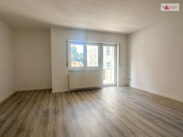 Frisch renovierte, charmante 3 Zimmer Wohnung mit Balkon in gepflegter Wohnanlage