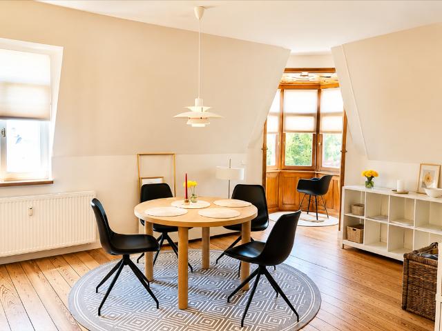 Frisch renovierte Dachgeschoss Wohnung mit traumhafter Bodensee und Alpensicht