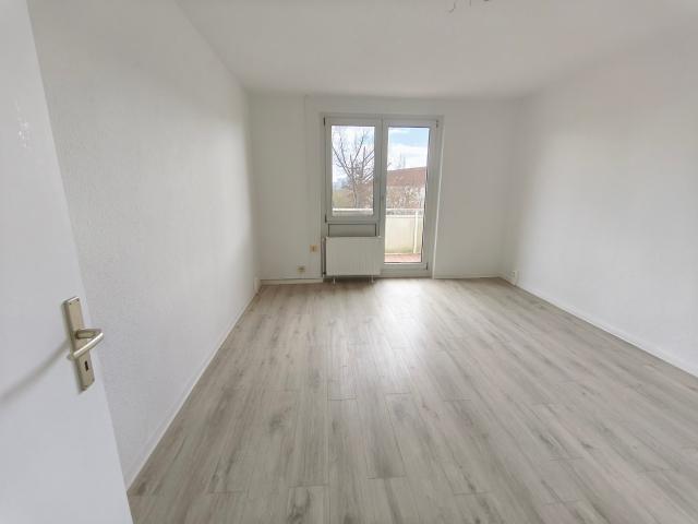 Frisch renovierte Dreiraumwohnung mit Balkon!