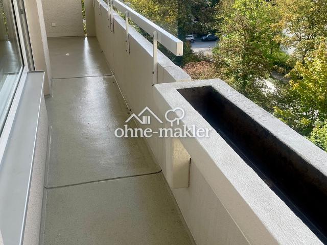 Frisch renovierte Eigentumswohnung mit Balkon, sofort bezugsfrei