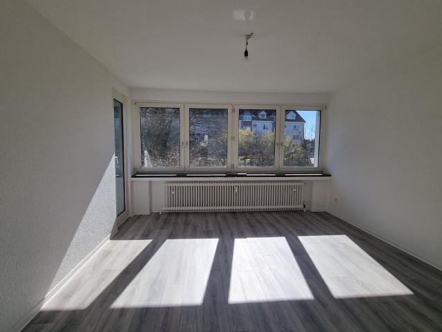Frisch renovierte Erdgeschoss Wohnung mit Balkon in ruhiger, gut angebundener Lage!
