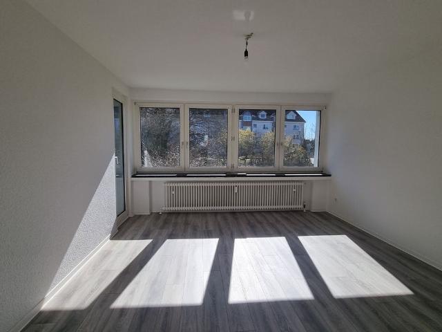 Frisch renovierte Erdgeschoss Wohnung mit Balkon in ruhiger, gut angebundener Lage!