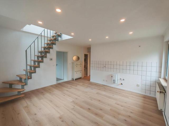 Frisch renovierte, exklusive Maisonettewohnung mit Galerie, Kamin
