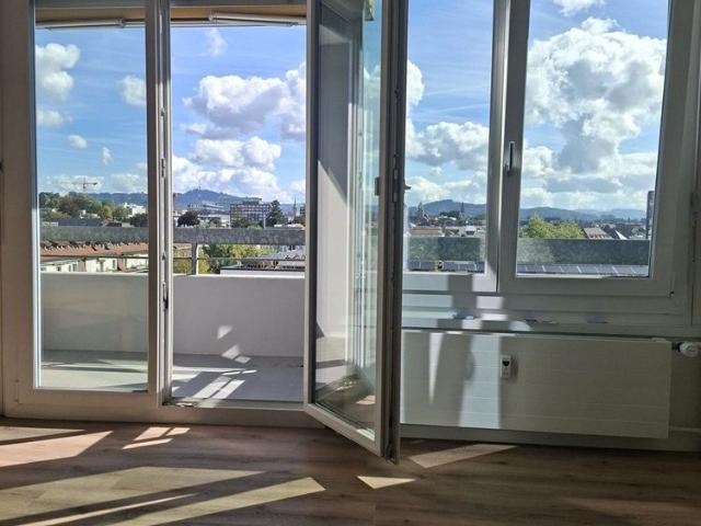 Frisch renovierte, helle 2 Zimmerwohnung im 7. Stock mit Weitblick über Bern