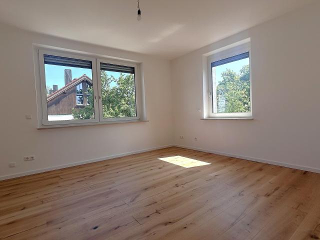 Frisch renovierte, helle 2,5 Zimmer Wohnung
