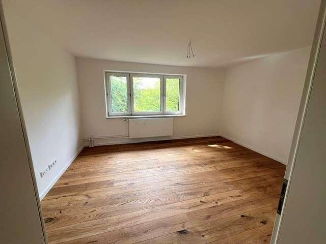 Frisch renovierte moderne 3 Zimmer Wohnung in Herzogenaurch