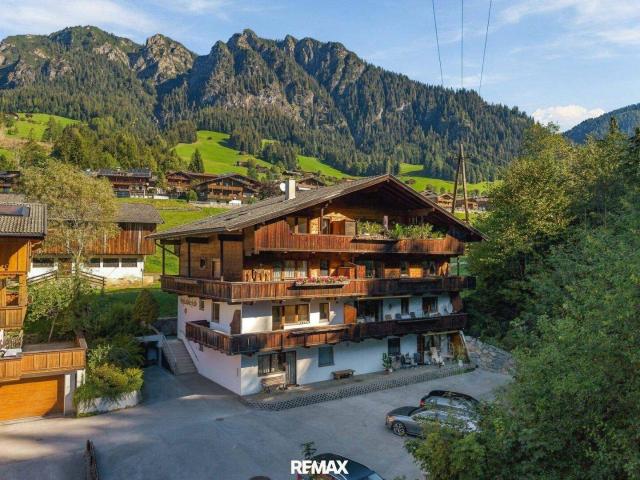 Frisch renovierter 3 Zimmer Dachgeschosstraum mit zwei Balkonen und Tiroler Bergpanorama in Alpbach