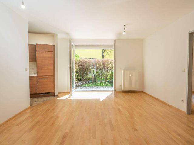 FRISCH RENOVIERTER 2 Zimmer GARTENTRAUM in absoluter RUHELAGE direkt an der U4 und U6