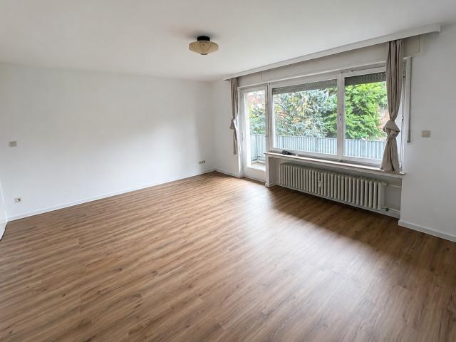 Frisch renoviertes Apartment mit neuer Einbauküche und Balkon