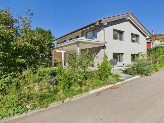 Frisch renoviertes DEFH mit Anbau in Elgg