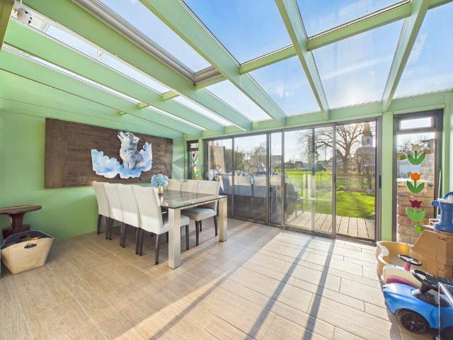 Frisch renoviertes Familienidyll mit Garten und Spielparadies im Dachgeschoss