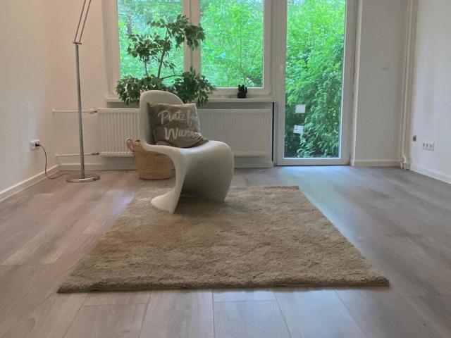 Frisch renoviertes Wohlfühldomizil mit eigener Terrasse im Grünen! 70qm