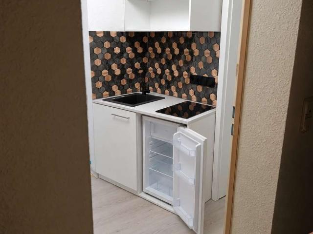 Frisch renoviertes und möbliertes Apartment am See – Parkplatz inklusive