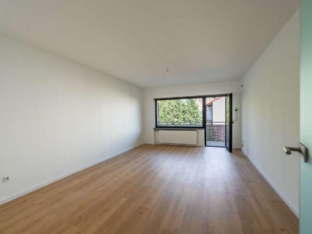 Frisch renoviertes Zuhause mit drei Zimmern und Balkon in Oftersheim