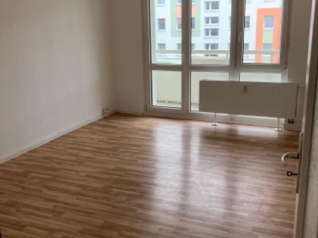 Frischsanierte Erdgeschosswohnung mit Balkon, Tageslichtbad und Dusche am Rand von Gera Lusan