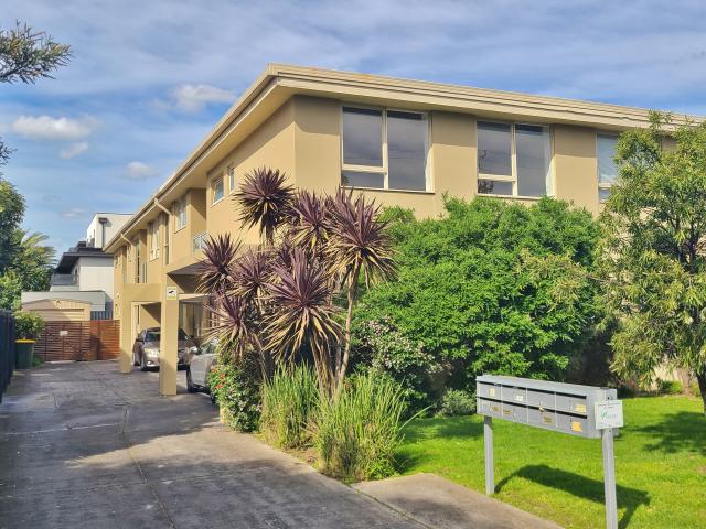 Frist Floor 2 Bedroom Apartment in Prime Location