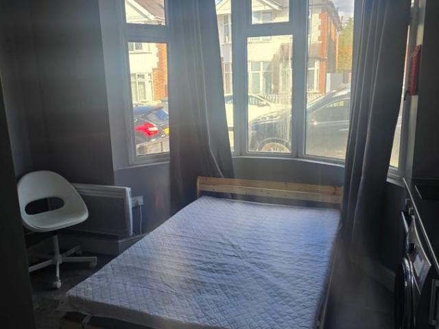 Fruen Road, Feltham, London TW14, 1 bed flat to rent, £995 pcm | PrimeLocation