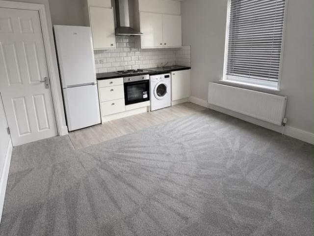 Fryergate, Wakefield WF2, 2 bed flat to rent, £1,000 pcm | PrimeLocation